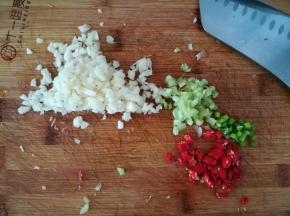大蒜，葱，小米辣切末