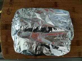 把金针菇盖住。烤箱180℃，25分钟。