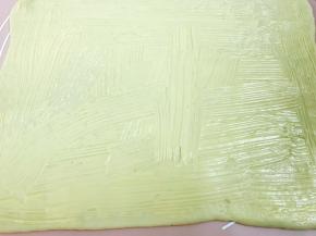 面片上刷上沙拉酱