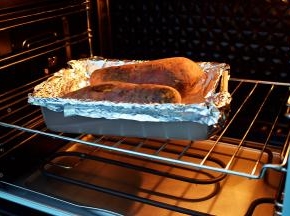 每隔20分钟就翻一次面，共翻面两次，直至烤好