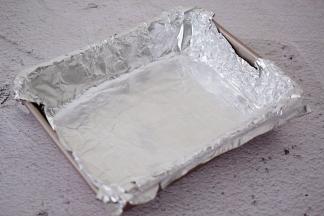 烤盘铺上锡纸