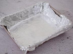 烤盘铺上锡纸
