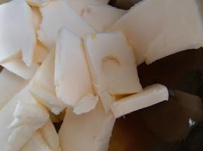 黄油软化好，能轻松的按手印。冬天冷，我在太阳下操作