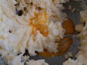 搅打均匀后第二次加入蛋液
