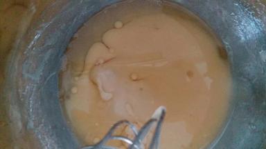 乳化好后加入食用油