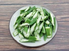 然后切成滚刀块