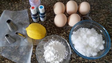 准备好食材，裱花嘴 裱花袋