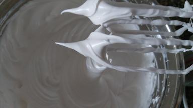 中高速打发至硬性发泡