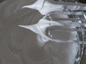 中高速打发至硬性发泡
