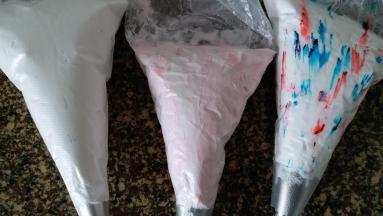 我用了三个花嘴，三种形状，颜色也都不一样