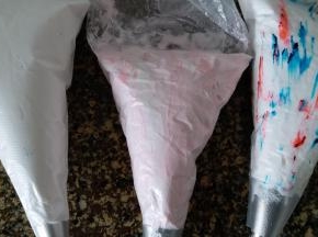 我用了三个花嘴，三种形状，颜色也都不一样