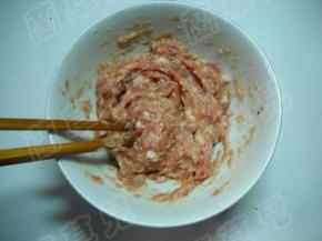 顺着一个方向，充分搅拌上劲。