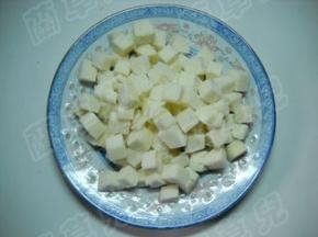 馒头切丁。