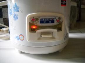 按下煮饭键烤制。