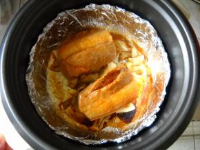 烤至按键自动弹起，焖3分钟。
翻一面；再次按下煮饭键，至弹起后再焖5分钟。