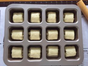 放入烤箱二次发酵30分钟左右，时间不固定，看面团状态