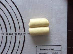 上下向中间卷紧