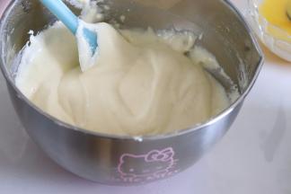 用刮刀翻拌均匀，棉花细腻有光泽。