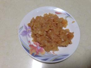 鸡脯肉洗净切成小丁