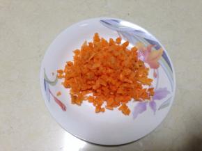 胡萝卜去皮切成小丁