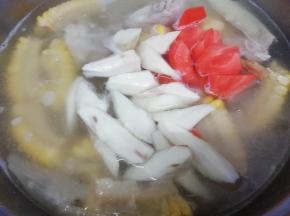 再放入胡萝卜和山药块煲20分钟