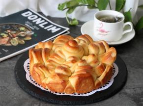 面包做好后放到手摸起来有余温，装保鲜袋保存