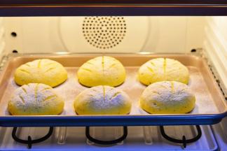 烤箱预热180度，烘烤20分钟，出炉就可以食用了