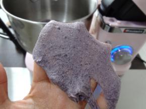 开始低速搅打成团，中速开始搅打出厚膜