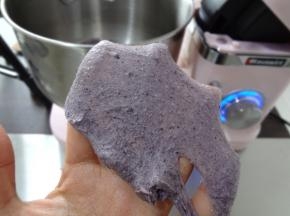 开始低速搅打成团，中速开始搅打出厚膜