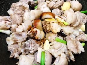 加入生抽，老抽