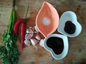 准备好配料和调料