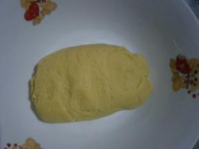 揉成略光滑面团盖保鲜膜醒发2~3小时