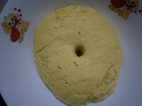 醒发好的面团是原来的2倍大左右，指头戳洞不回缩即可