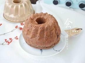 入烤箱上火170度，下火180度烤25分钟，出炉轻轻倒扣，面包就出来啦；