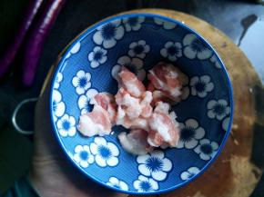 切好片的五花肉