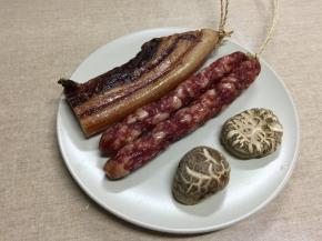 2.广式腊肠、广式腊肉、干花菇是萝卜糕味道的精华所在，没有腊肉可用全部用腊肠