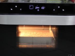 10.送进蒸烤箱中层，选择蒸汽模式，100度，30分钟