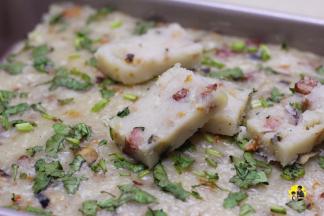 11.出炉后马上撒适量香菜，彻底凉透后即可脱模，切块