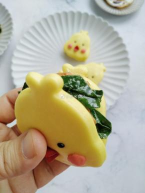 夹着蔬菜和肉肉吃。