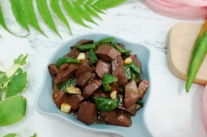 青椒炒鸭血