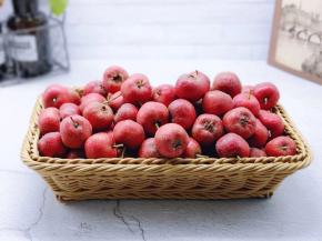 准备山楂，一定要选无坏无烂，新鲜的山楂！