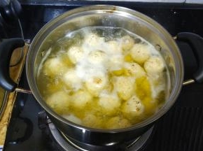 依次搓好，煮大概8分钟
