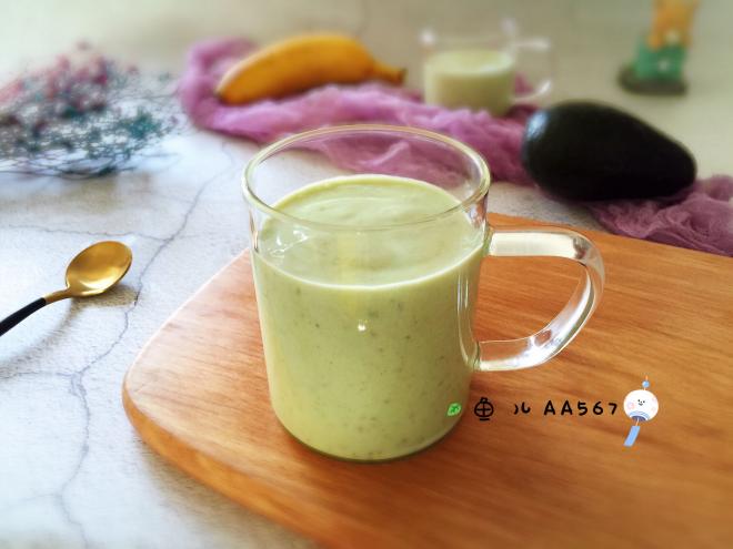 牛油果香蕉奶昔
