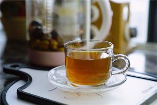 朋友们喜欢也可以试一下，可以重复煮上二次哦。要是不喜欢生姜的就将生姜去掉，要是喜欢的呢也要注意用量，因为喝太多或是味太浓也是会上火的哦。