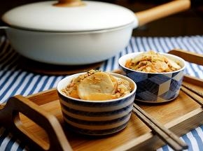 这样子一份豆芽泡菜炒年糕就完成啦。