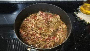 转中火继续煮至熟透