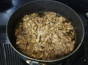 撒上白芝麻即可