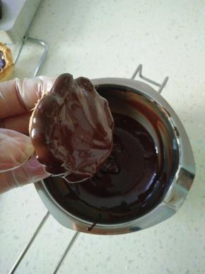 四周都均匀粘到。