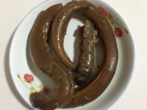 这是我前几天卤好的牛鞭，不会的可以去看看我发的上一个菜谱《卤牛杂》哦！里面有详细的方法。