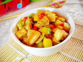 烩好的豆腐土豆盛入碗中即可。